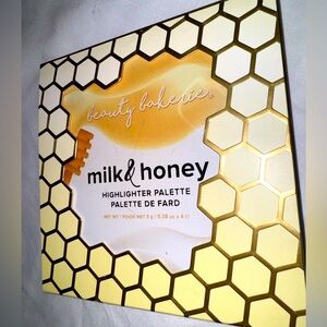 New Beauty Bakerie milk & honey highlighter palette